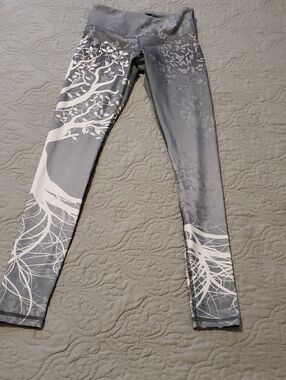 Noli Gray YOGA Leggings with White Tree Graphic Size XS